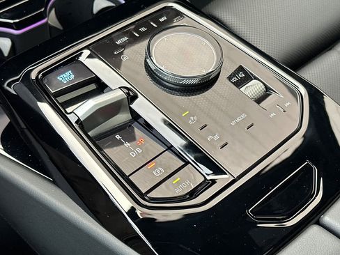 Used 2024 BMW i5 eDrive40i w/ M Sport Package image 23