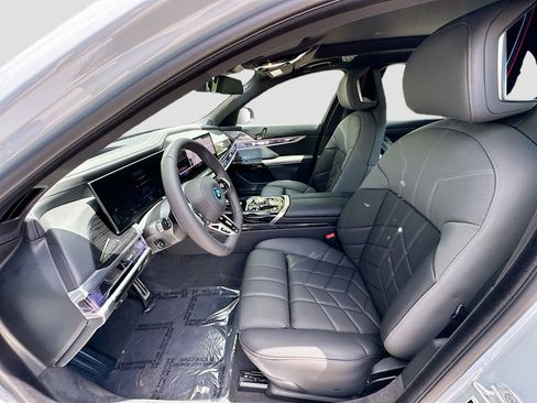 New 2025 BMW i7 xDrive60 image 18