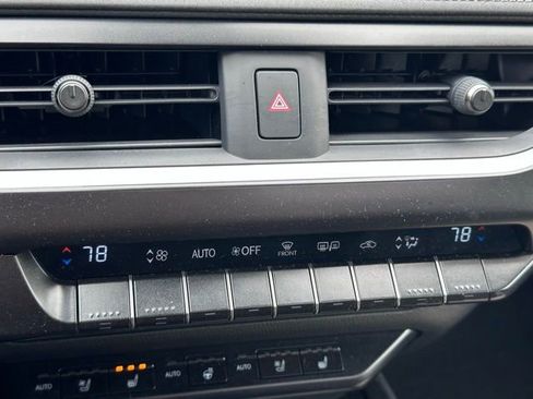 Used 2022 Lexus UX 200 w/ Premium Package image 17