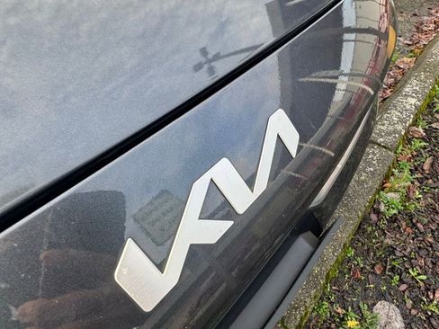 Used 2022 Kia Forte GT w/ GT Technology Package image 9