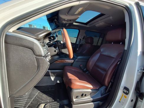 Used 2019 Chevrolet Suburban Premier w/ Premier Plus Edition image 16