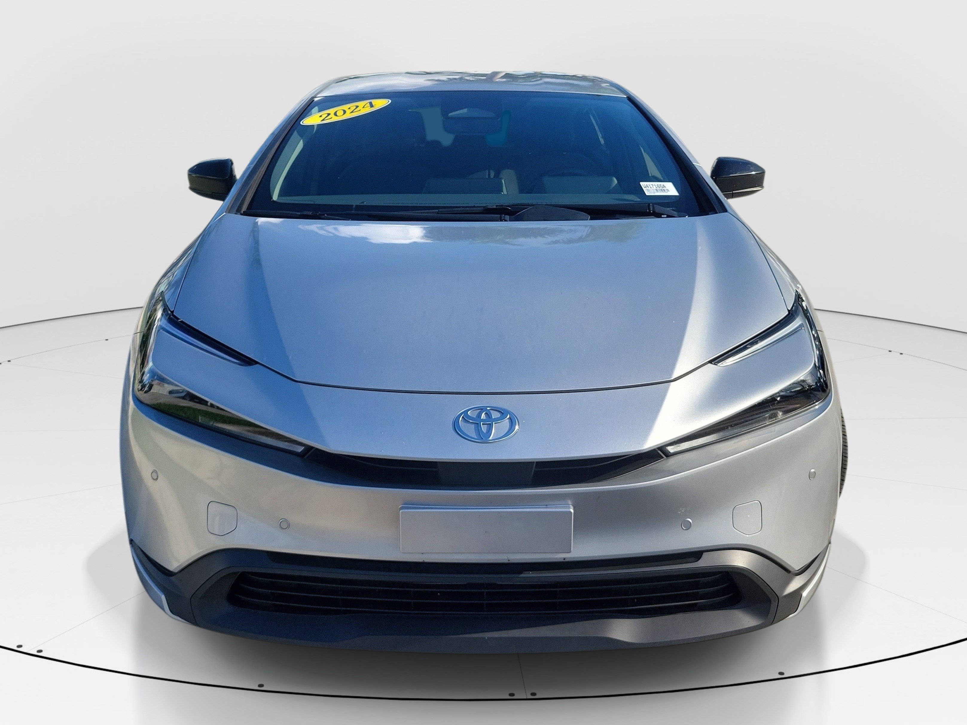 Used 2024 Toyota Prius LE FWD image 2