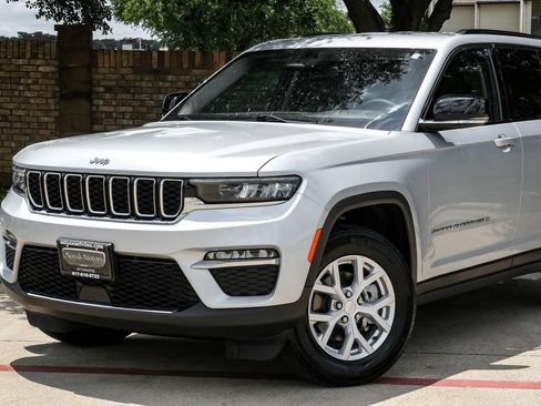 Used 2023 Jeep Grand Cherokee Limited AWD/4WD image 12