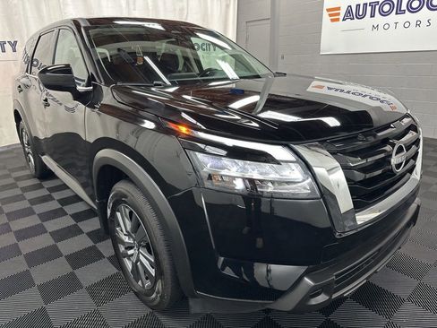 Used 2025 Nissan Pathfinder S AWD/4WD image 2