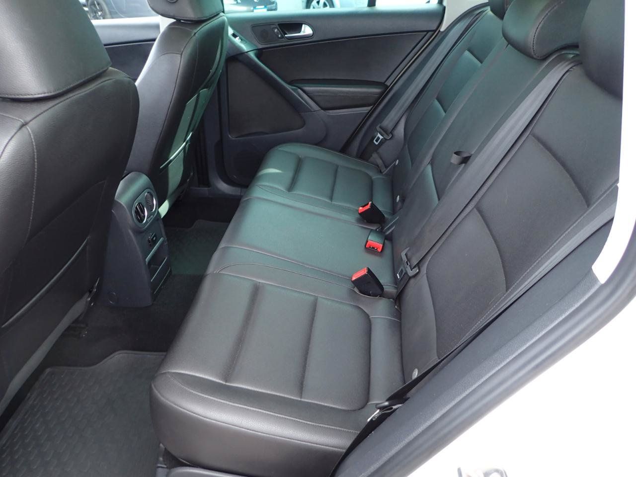 Used 2012 Volkswagen Tiguan SE AWD/4WD image 10