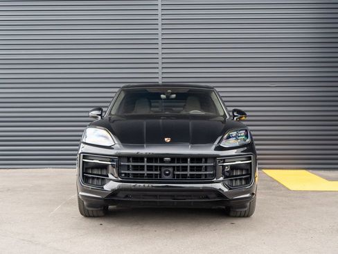 Used 2025 Porsche Cayenne GTS AWD/4WD image 6