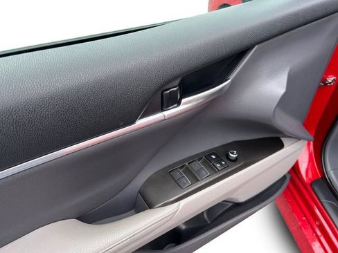 Used 2023 Toyota Camry XLE image 11