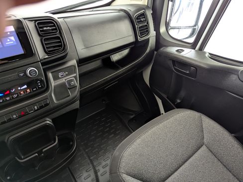 Used 2025 RAM ProMaster 2500 w/ U-Haul Equipment Group FWD image 11