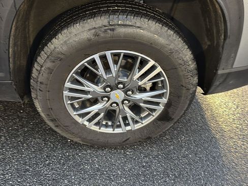 Used 2025 Chevrolet Traverse LT image 35