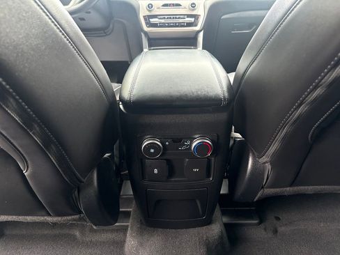 Used 2022 Ford Explorer XLT w/ Equipment Group 202A AWD/4WD image 25
