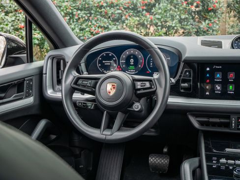 Used 2025 Porsche Cayenne E-Hybrid Coupe image 24