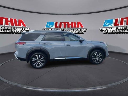 Used 2024 Nissan Pathfinder Platinum w/ Cargo Package FWD image 9