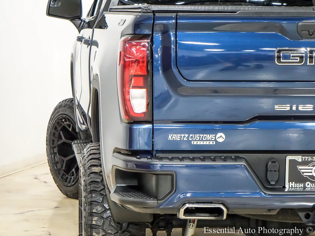 Used 2022 GMC Sierra 1500 Elevation w/ X31 Off-Road Package AWD/4WD image 8