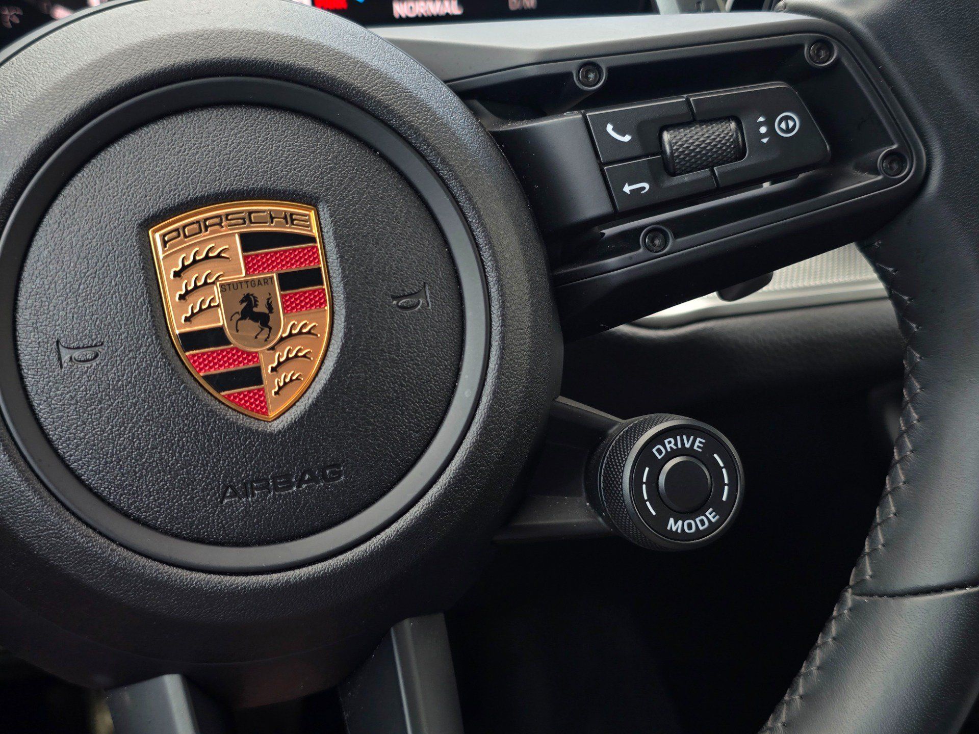 Used 2025 Porsche Cayenne Coupe AWD/4WD image 39