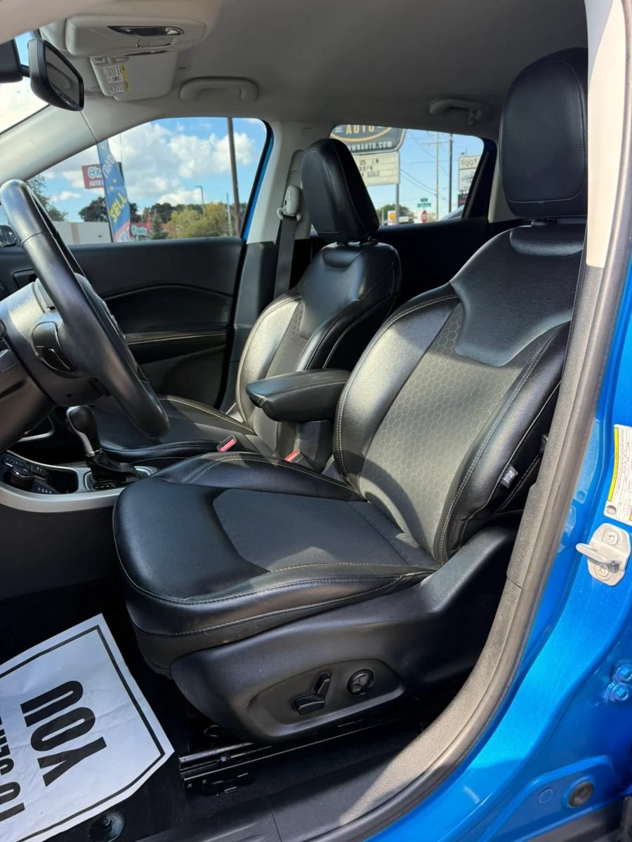 Used 2018 Jeep Compass Latitude w/ Popular Equipment Group AWD/4WD image 10