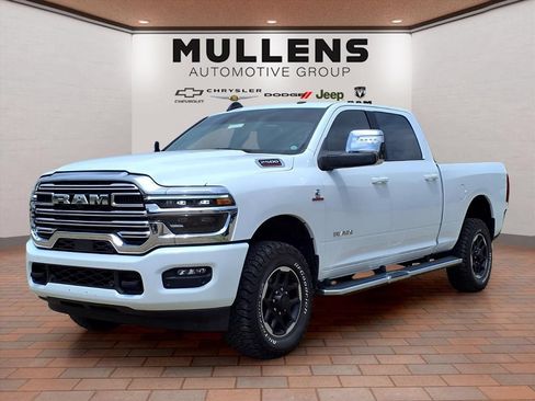 Used 2025 RAM 2500 Laramie AWD/4WD image 1