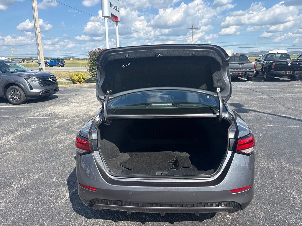 Used 2024 Nissan Sentra SV FWD image 11