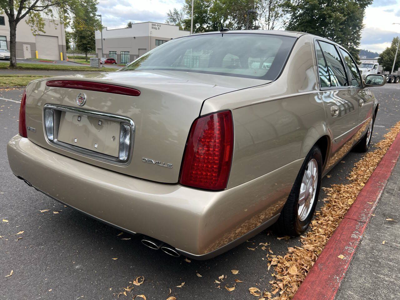 Used 2005 Cadillac De Ville FWD image 4