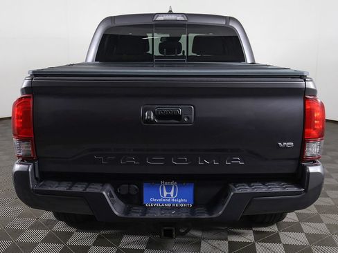 Used 2018 Toyota Tacoma TRD Sport AWD/4WD image 10