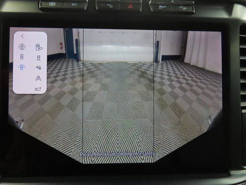 Used 2024 Ford F250 Platinum image 18