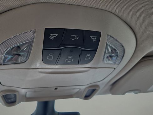 Used 2023 Chrysler Pacifica Limited AWD/4WD image 27