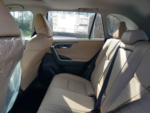 New 2025 Toyota RAV4 Limited image 12