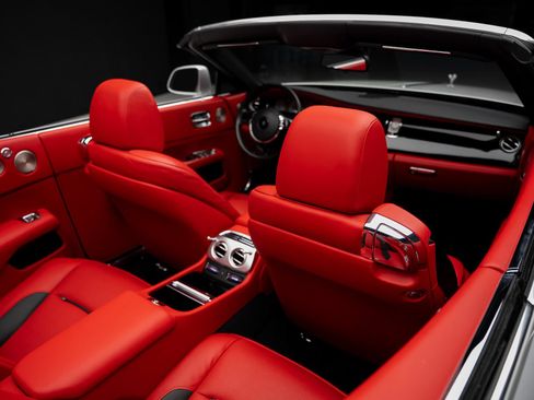 Used 2017 Rolls-Royce Dawn RWD image 75