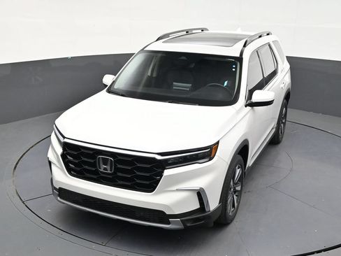 Used 2024 Honda Pilot Touring image 19