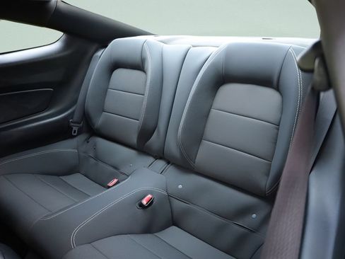 Used 2015 Ford Mustang Coupe RWD image 19