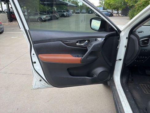 Used 2018 Nissan Rogue SL w/ Premium Package AWD/4WD image 9