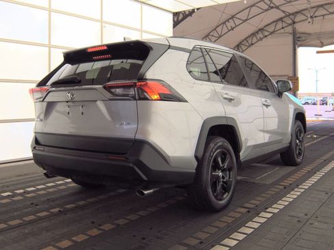 Used 2020 Toyota RAV4 XLE image 4