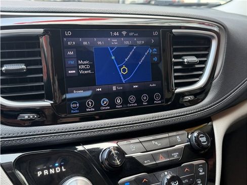 Used 2018 Chrysler Pacifica Limited FWD image 41