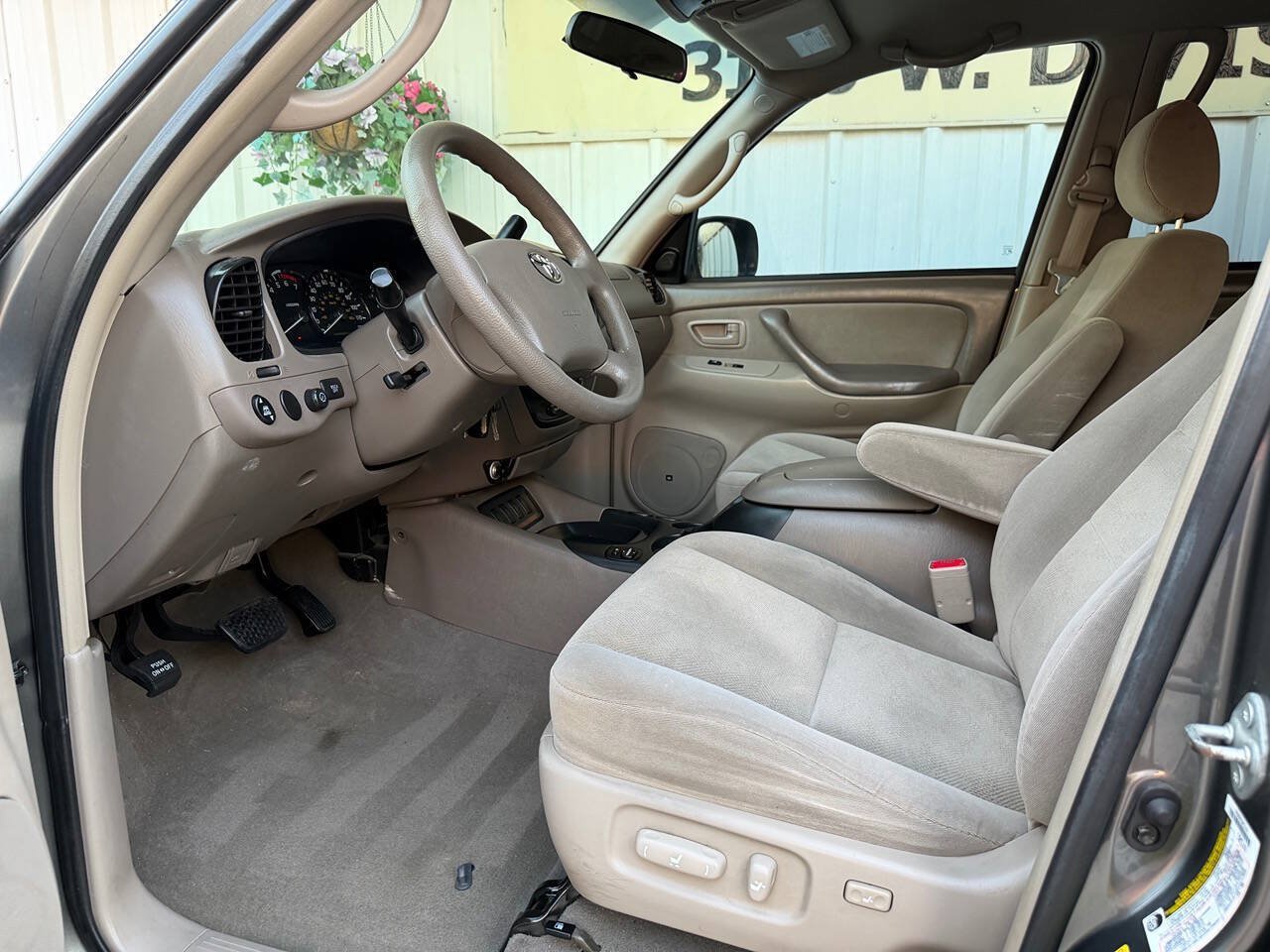 Used 2005 Toyota Sequoia SR5 w/ Towing Pkg RWD image 9