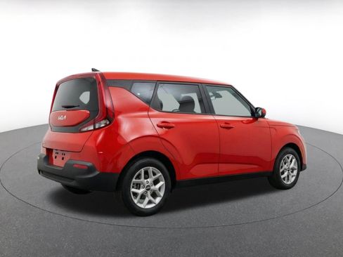 Used 2025 Kia Soul LX w/ LX Technology Package FWD image 7