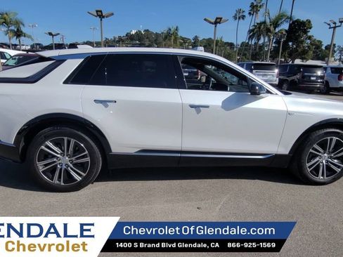 Certified 2024 Cadillac Lyriq Luxury image 9