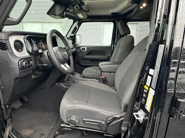 Used 2026 Jeep Wrangler Unlimited Sahara AWD/4WD image 25