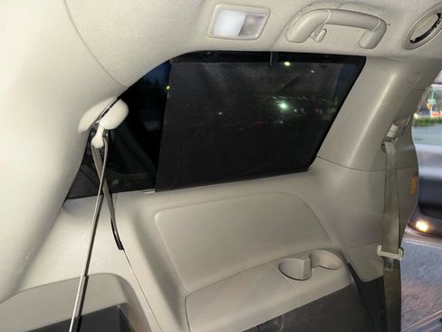 Used 2014 Toyota Sienna XLE image 37