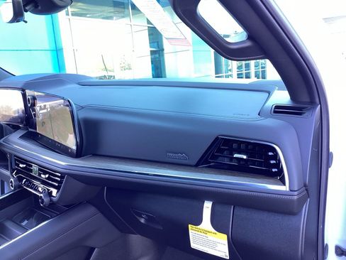 New 2026 Chevrolet Suburban High Country image 18