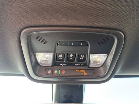 Used 2023 Chevrolet Traverse High Country AWD/4WD image 34