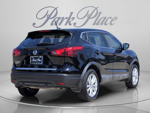 Used 2018 Nissan Rogue Sport S w/ S Appearance Package FWD image 5