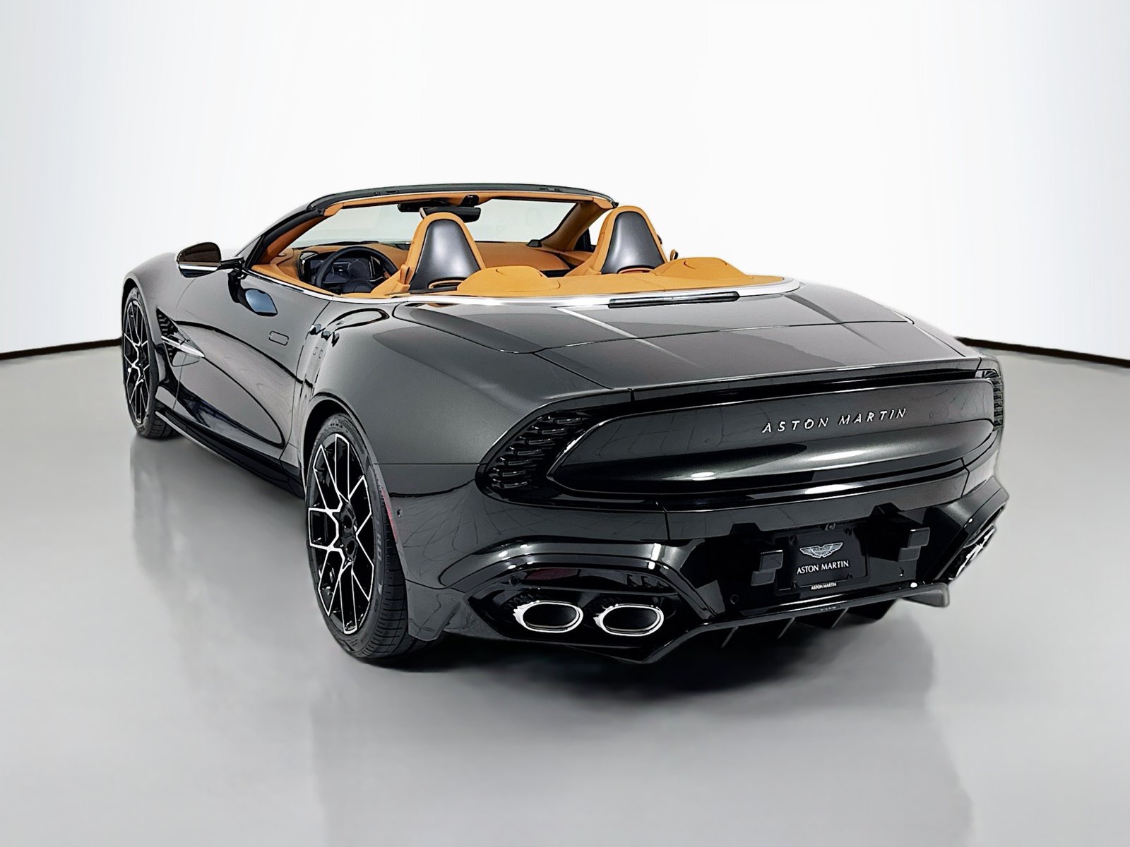 Used 2026 Aston Martin Vanquish Convertible RWD image 6