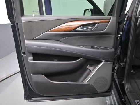 Used 2018 Cadillac Escalade ESV 4WD image 14