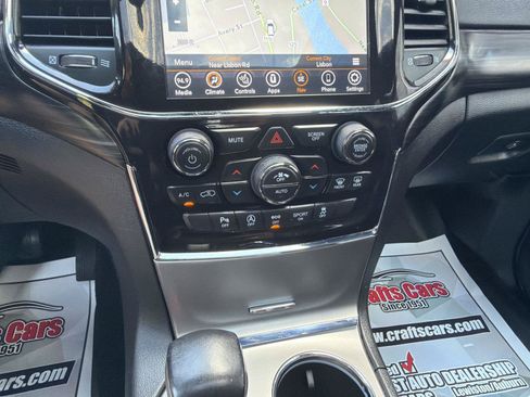 Used 2021 Jeep Grand Cherokee Laredo X AWD/4WD image 18