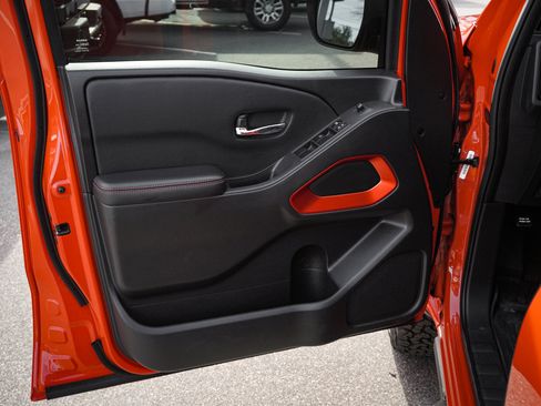 Used 2025 Nissan Frontier PRO-4X w/ Pro Convenience Package image 13