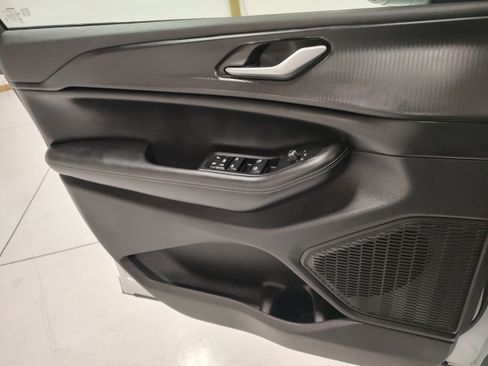 Used 2024 Jeep Grand Cherokee Altitude image 9