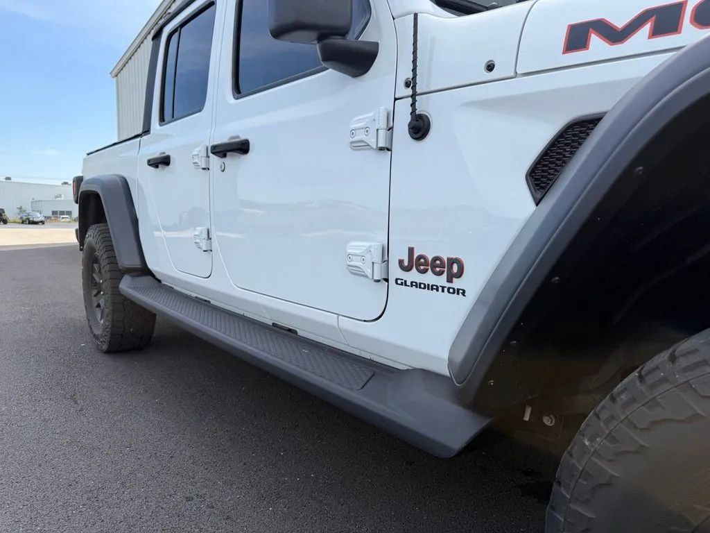 Used 2021 Jeep Gladiator Mojave AWD/4WD image 12