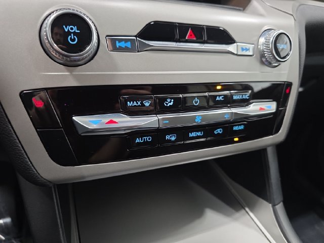 Certified 2023 Ford Explorer XLT AWD/4WD image 22