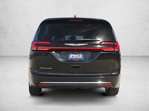 Used 2022 Chrysler Pacifica Touring-L FWD image 7