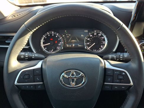 Used 2023 Toyota Highlander XLE image 19