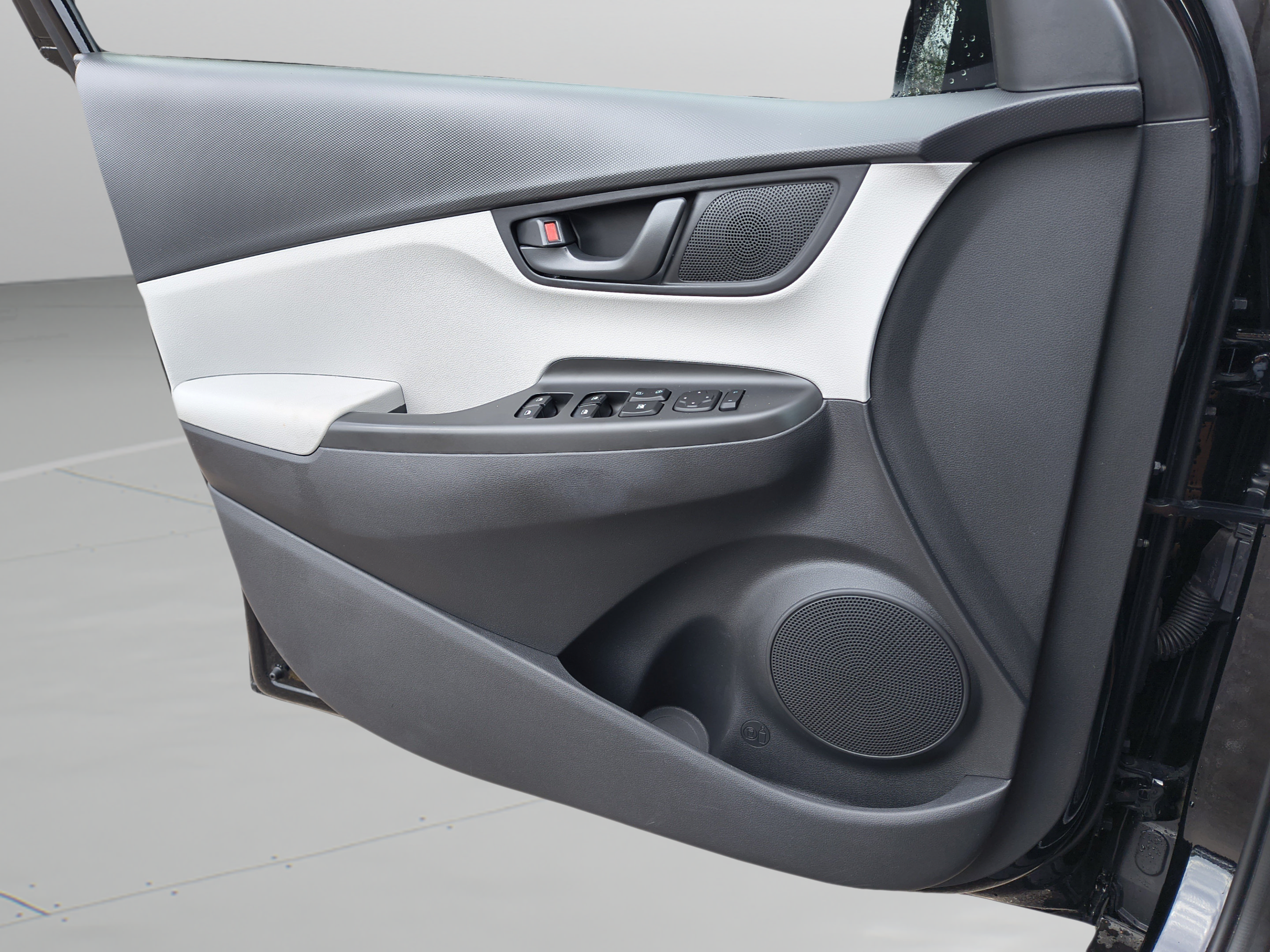 Certified 2023 Hyundai Kona SEL AWD/4WD image 21